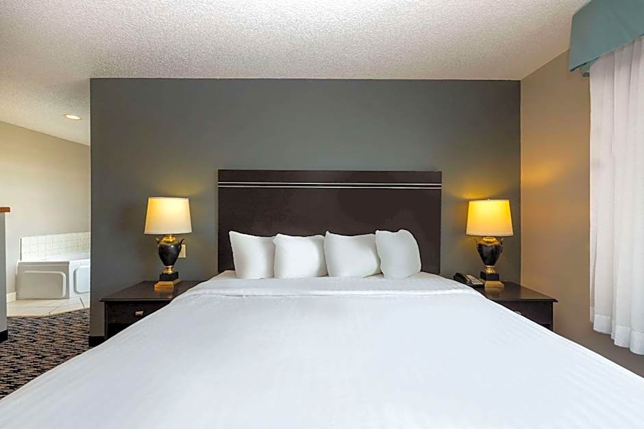 Wingate by Wyndham Gillette