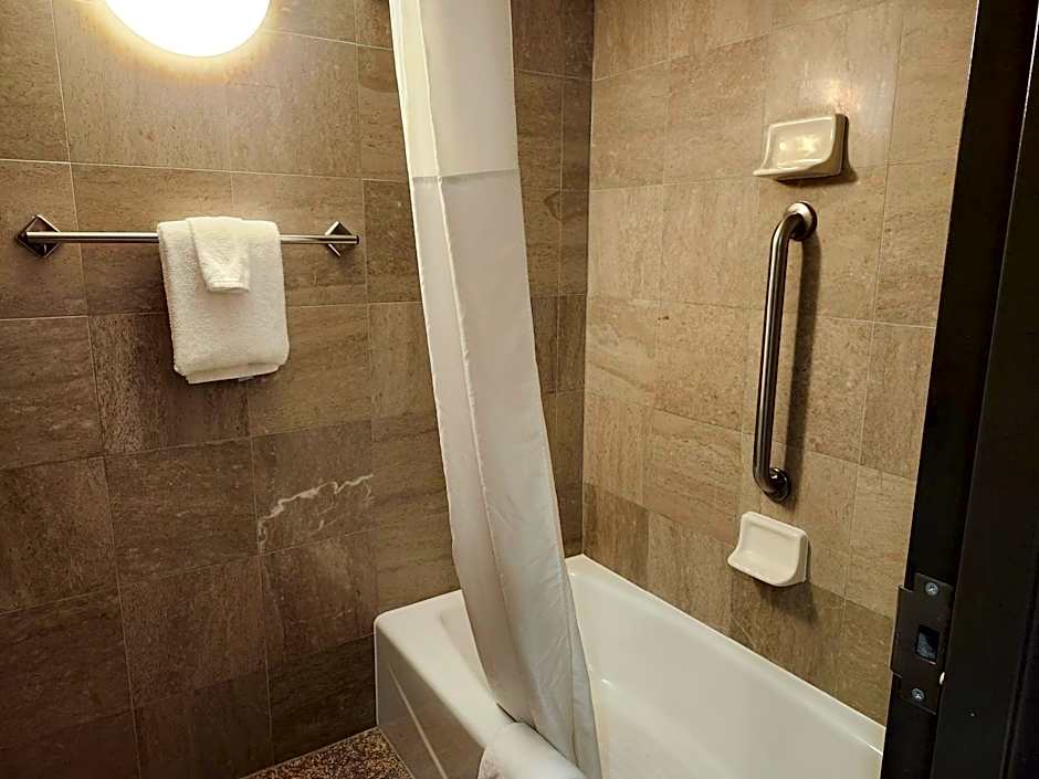 Heritage Inn & Suites St. Louis/Fenton, Trademark by Wyndham