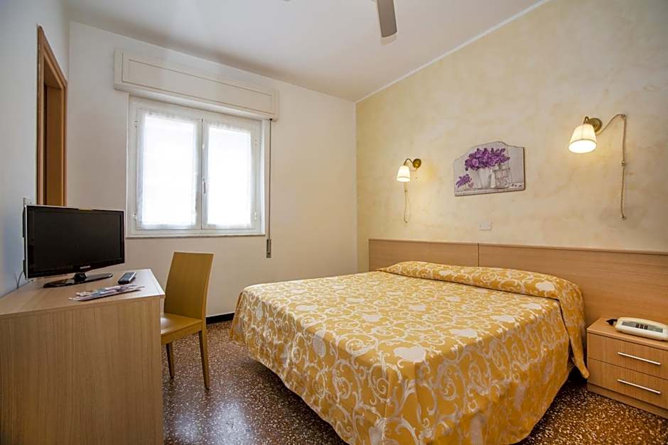 Hotel Costa Azzurra -Free Parking - Easy Stay -Spotorno