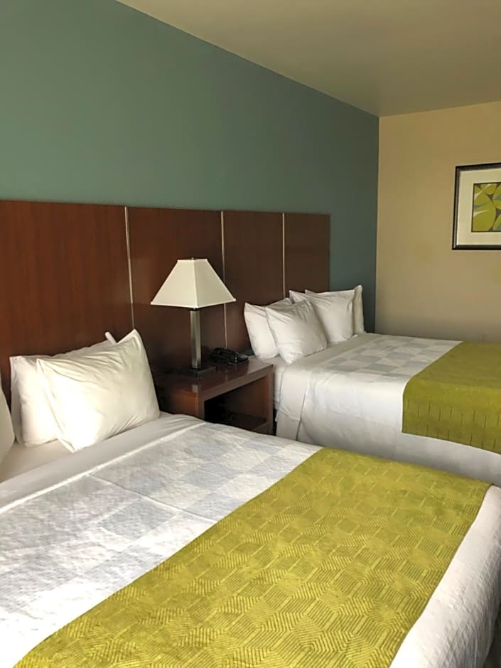 Countryview Inn & Suites