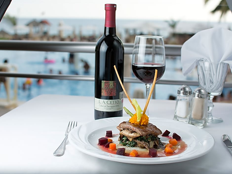 Tesoro Ixtapa Beach Resort