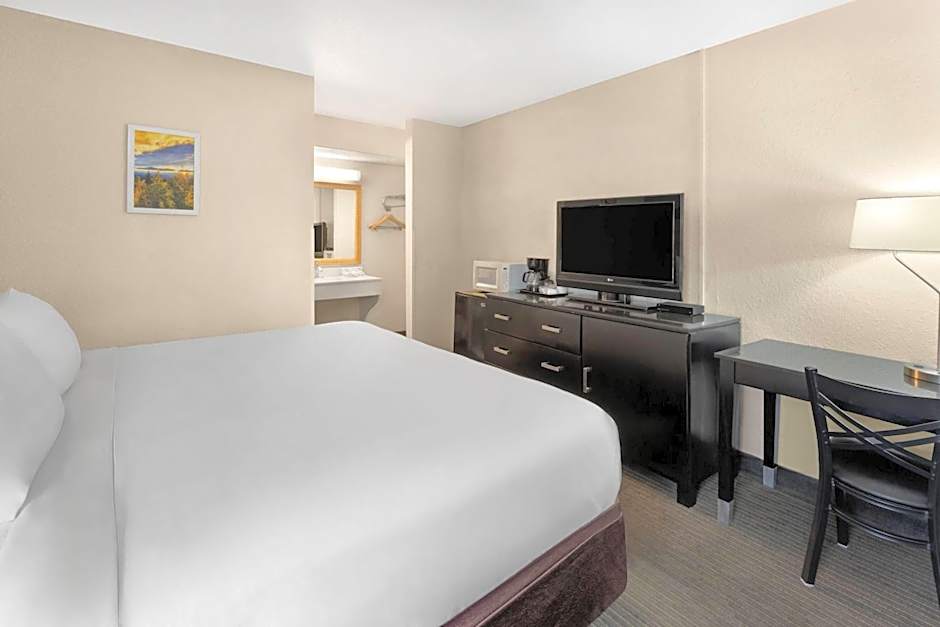 Days Inn by Wyndham Mackinaw City/Bridgeview Area
