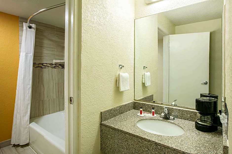 Super 8 by Wyndham Ft Stockton