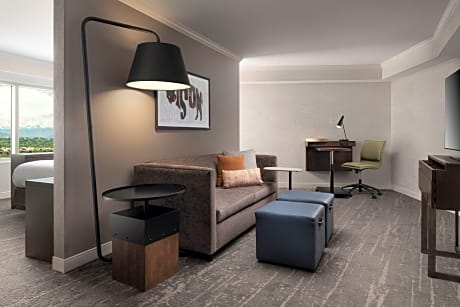 Executive Suite, 1 King Bed with Sofa bed (1 King Bed and 1 Double Sofa Bed)