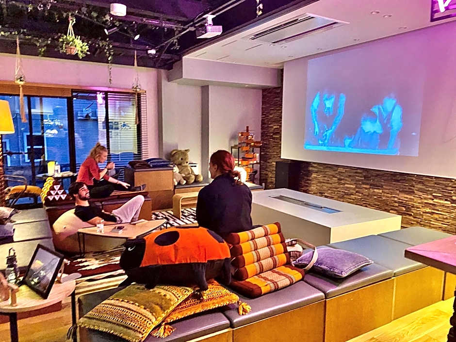 Dot Hostel&Bar