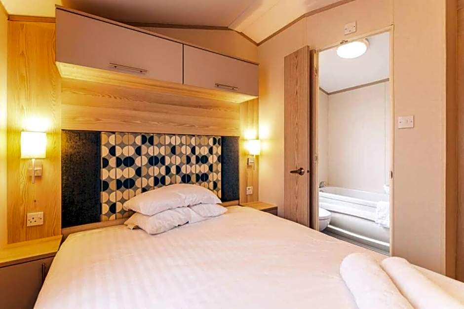 Cedar Lodge With Hot Tub