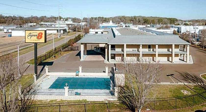 Super 8 by Wyndham Jackson MS Near the Fairgrounds
