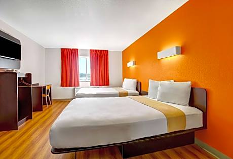 2 Queen Beds | Mobility Access RI Shower Nsmk