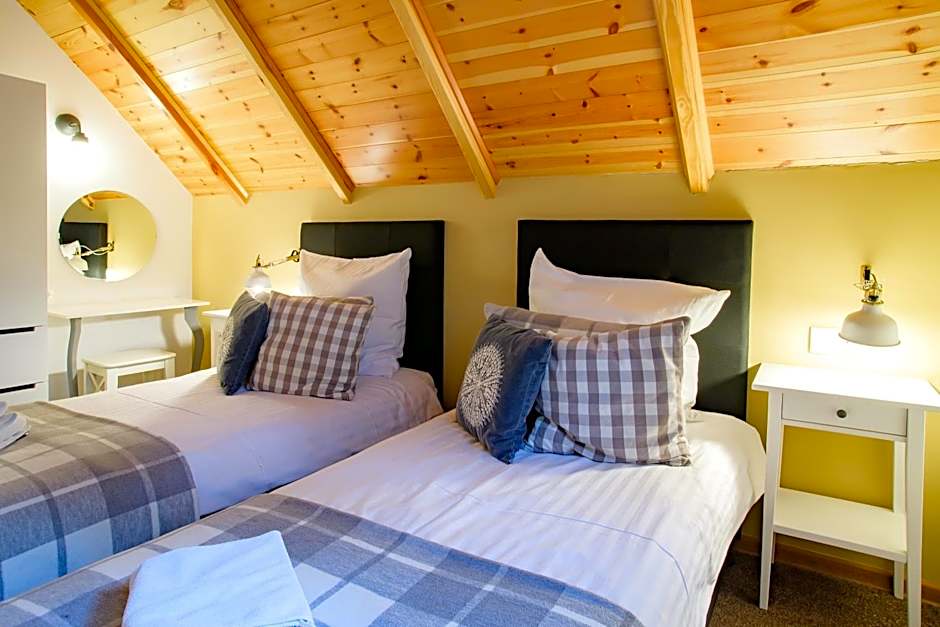 Domki Kaszuby - jezioro las i zoo w Szarlocie