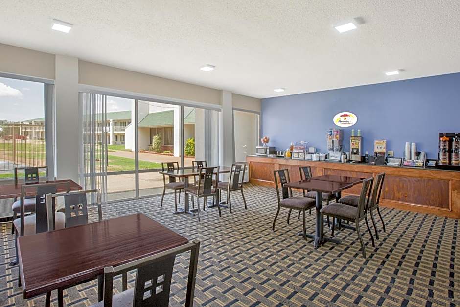 Super 8 by Wyndham Brinkley