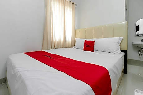 RedDoorz near Siloam Hospital Palembang
