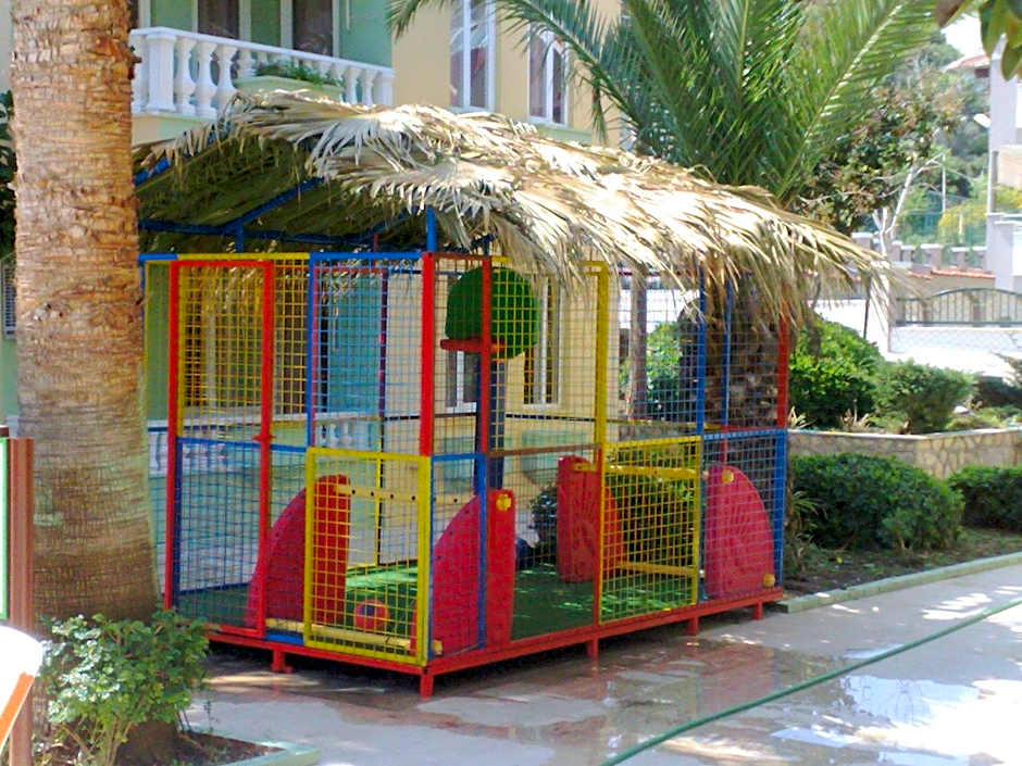 Club Sunset Apartments