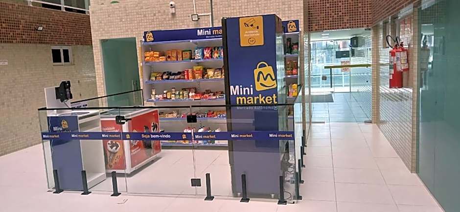 Confortável Flat com piscina de borda infinita na cobertura