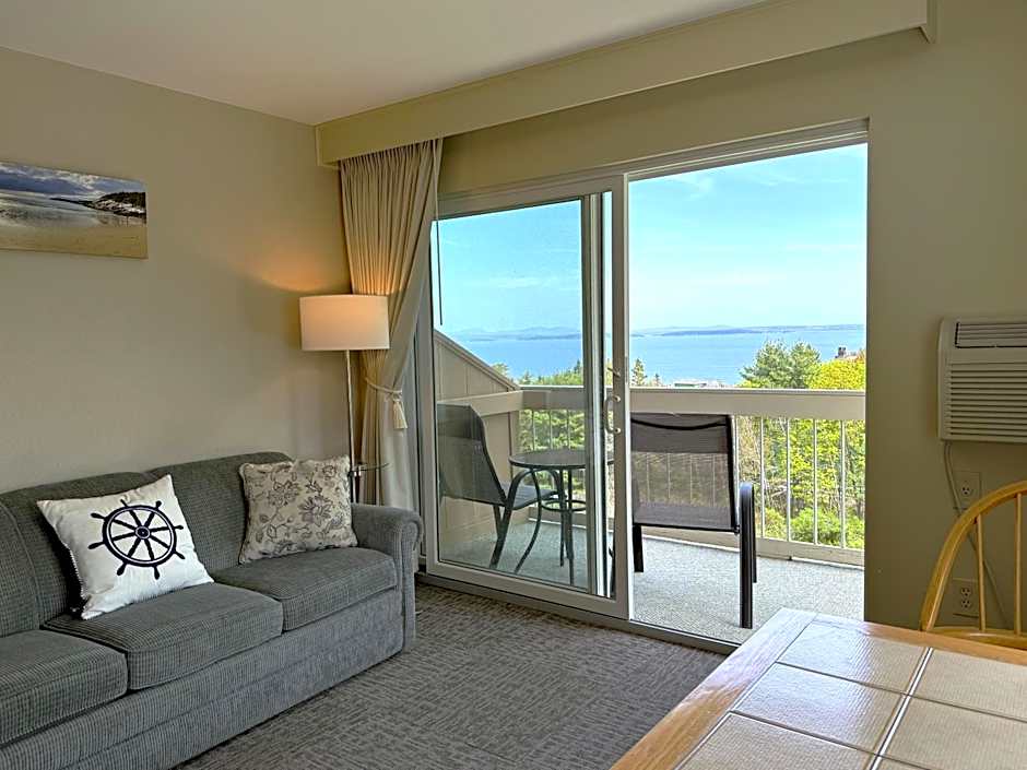 Atlantic Eyrie Lodge