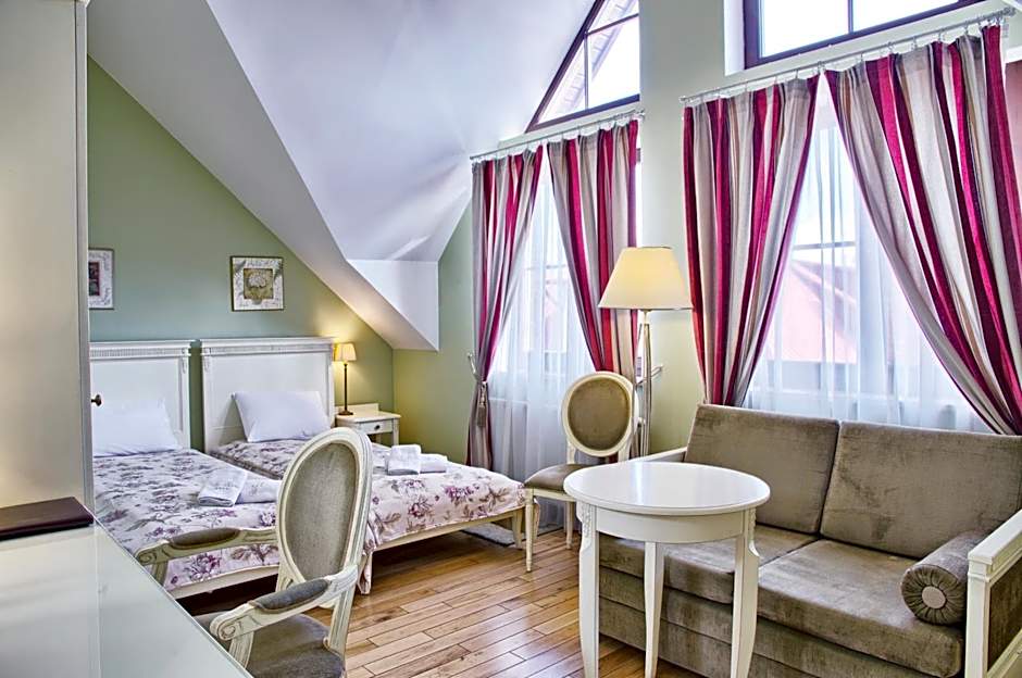 Villa Estera - Hotel & Restauracja