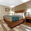 Econo Lodge Hays I-70