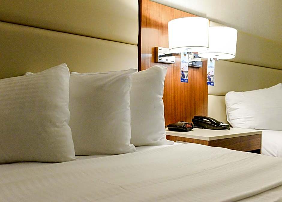 Travelodge by Wyndham Culver City