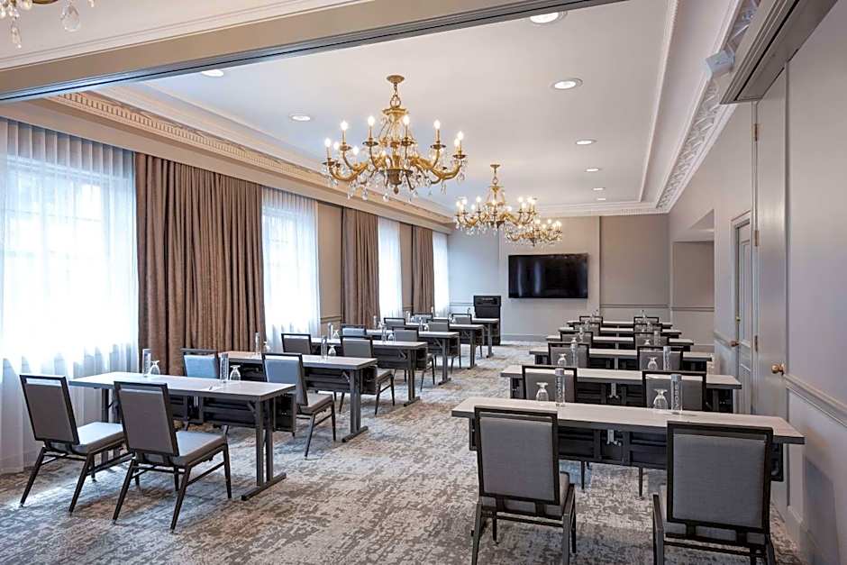 The Benson Portland, Curio Collection by Hilton