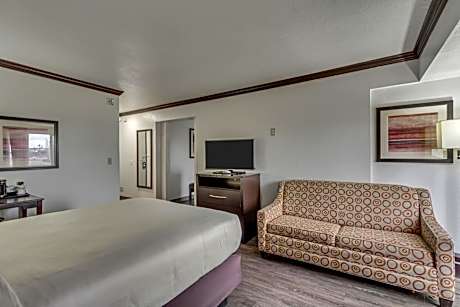 Executive King Room with Sofa Bed - Non-Smoking