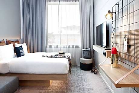 Moxified Guest Room with 1 Queen, Sofa bed, Inland view