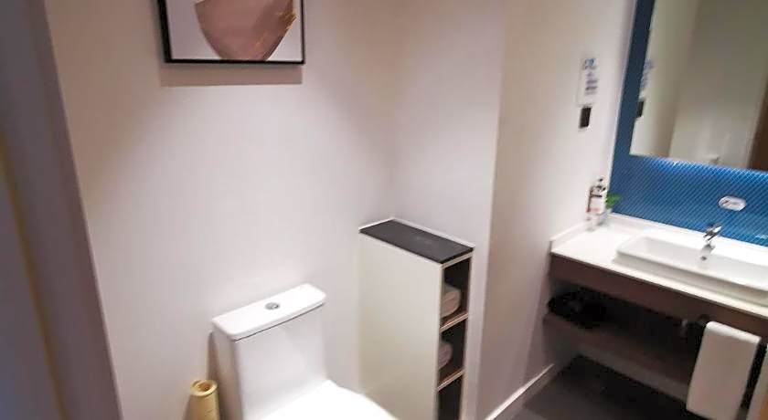 Holiday Inn Express Shanghai Kangqiao By IHG