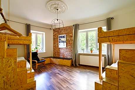 Bed in 4-Bed Mixed Dormitory Room