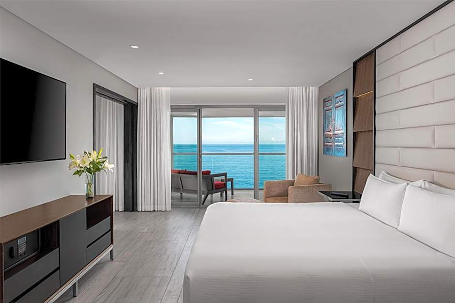 Photo 1 of 8 of Governors Suite, Jetted Tub, Ocean front, Terrace