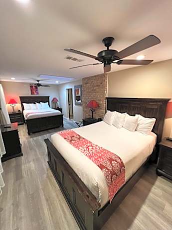 Deluxe Queen Suite