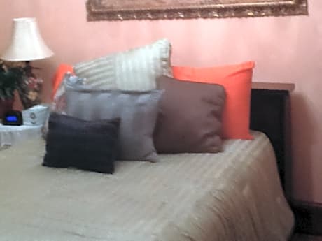 Double room-Shared Bathroom-Standard-City View-Berkeley Suite
