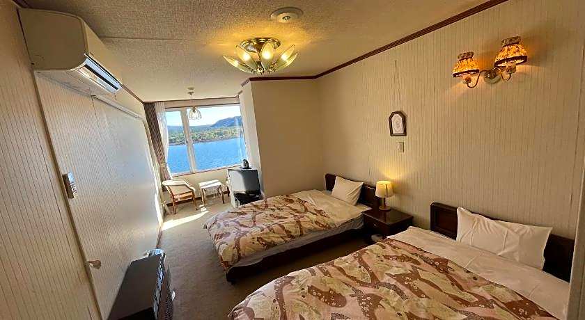 Shoji Lake Hotel