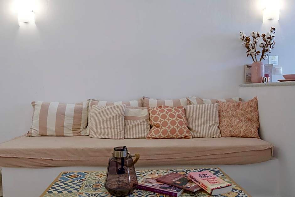 Margarita Studios Ambelas