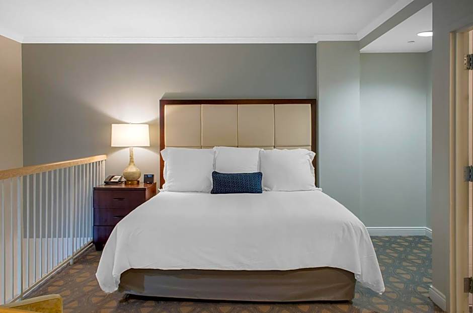 THE RIVERFRONT HOTEL NEW ORLEANS