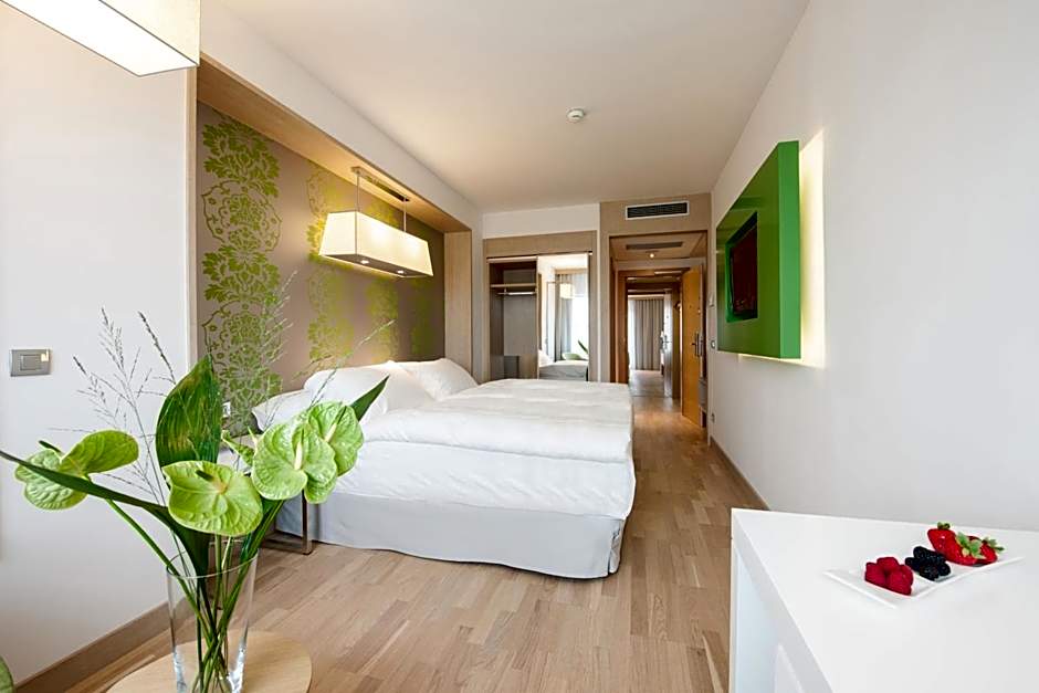 Occidental Praha Five