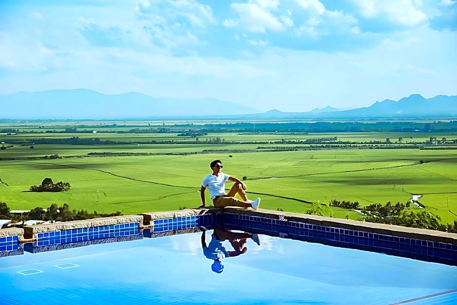 Victoria Nui Sam Lodge