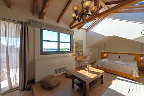 Deluxe Suite with Sea View