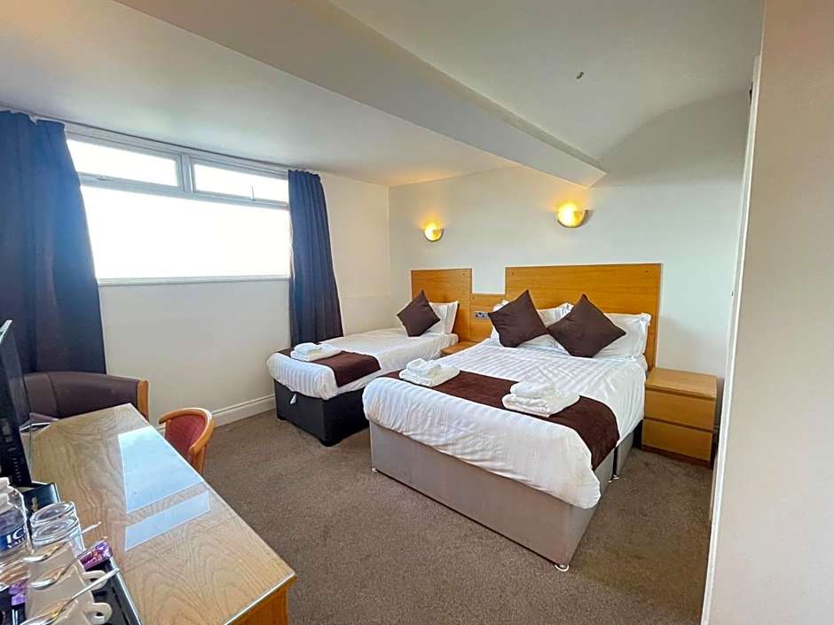 Four Saints Brig Y Don Hotel