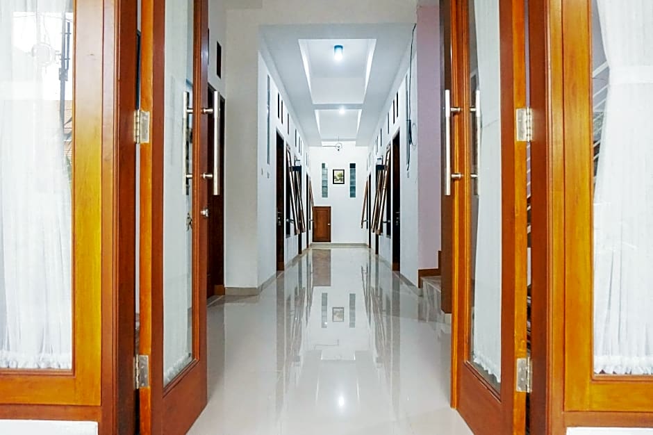 RedDoorz @ Jalan Danau Limboto