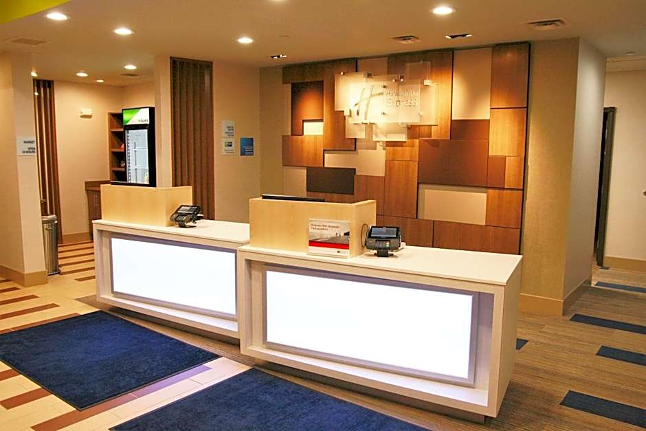 Holiday Inn Express & Suites Clarion By IHG