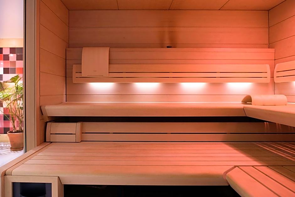 The Green Elephant Hostel & Spa