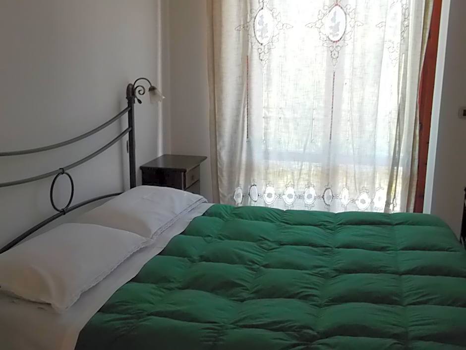 B&B Il Girasole - Rooms & House in country - air conditioned - 1500 meters from historic center