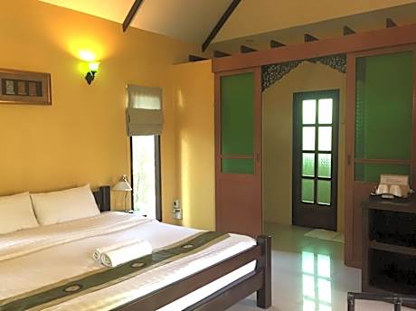 Villa with Garden View