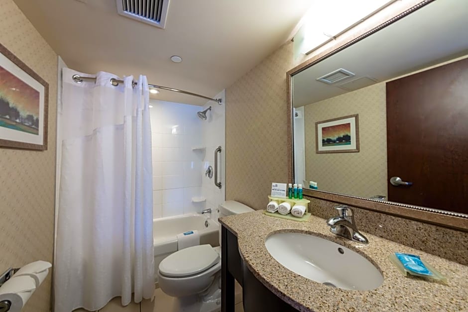 Holiday Inn Express & Suites Riverport Richmond By IHG