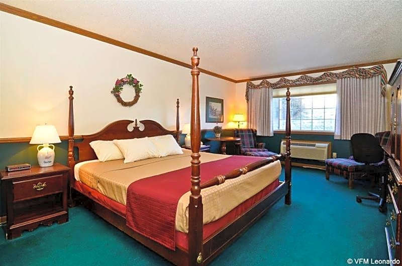 Days Inn & Suites by Wyndham Williamsburg IA North