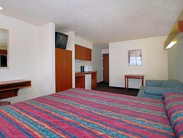 Knights Inn & Suites St. Clairsville