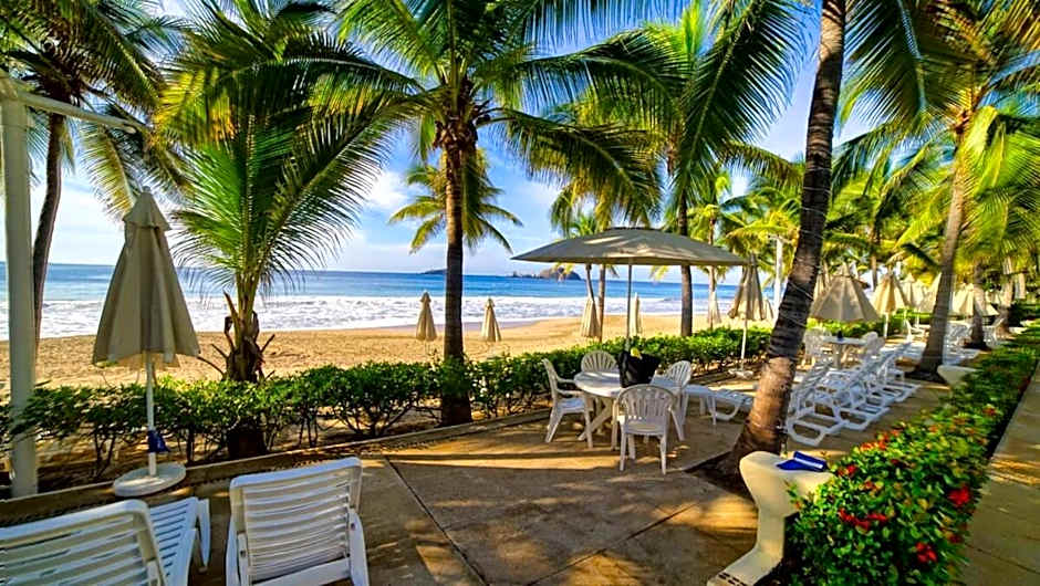 Elegant Beachfront Studio in Monarca Ixtapa
