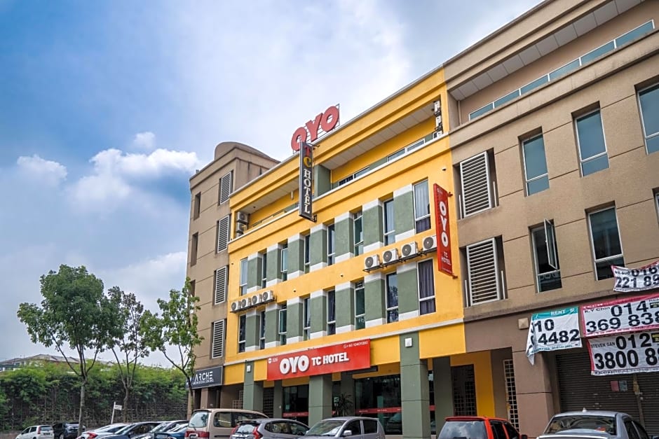 Super OYO 326 Tc Hotel