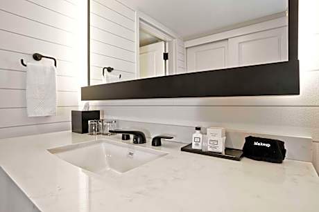 2Qns Bal Mb/Hr Acc Ri Shwr