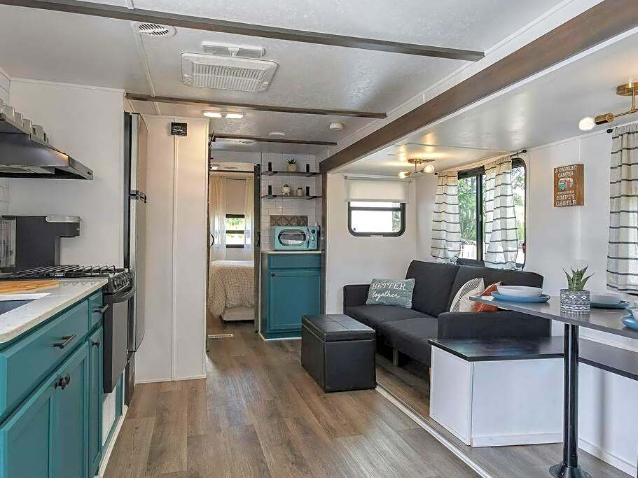 Wildflower Wanderlust-Glamping st 1885 Farms