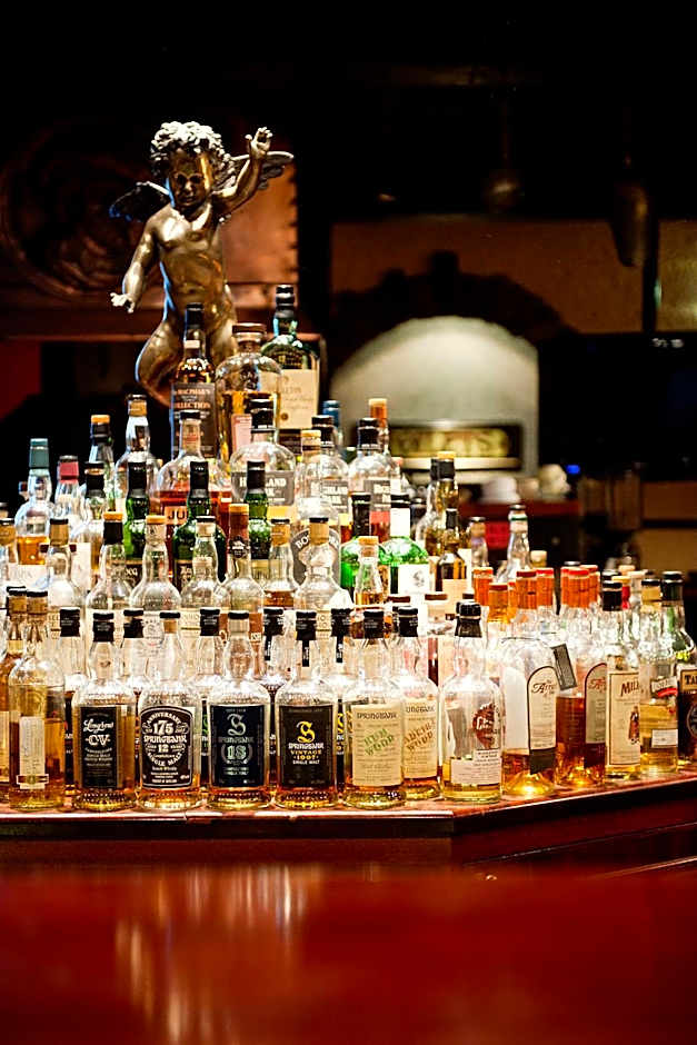 Carlton Ambassador Hotel