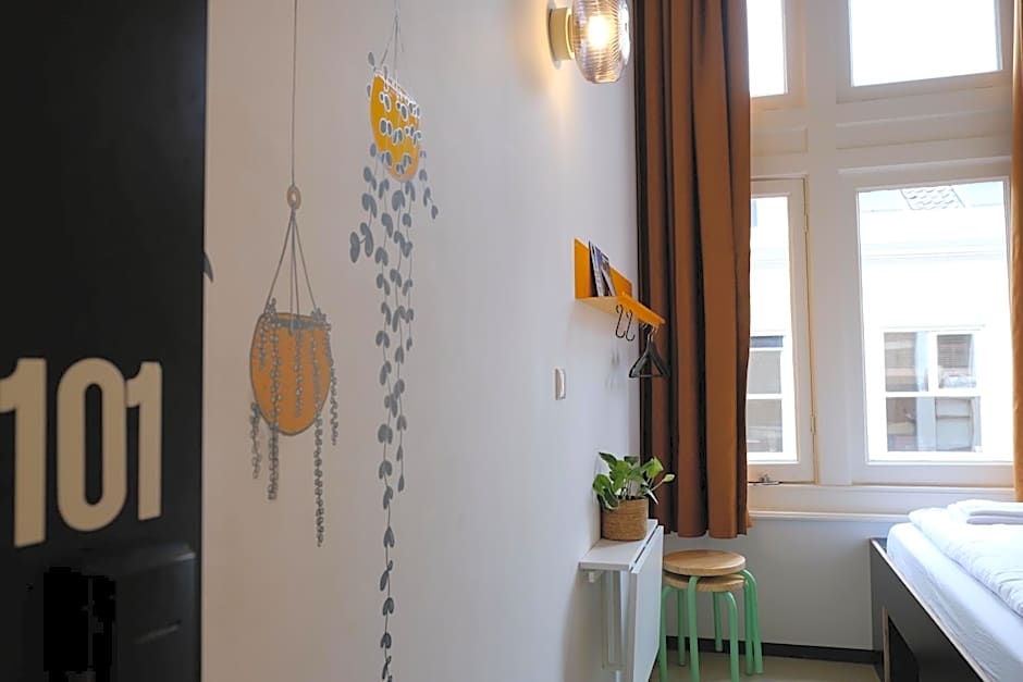 Hostel & Bar De Basis